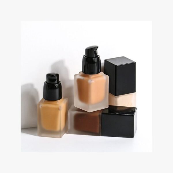 Smooth Natural-Looking Liquid Foundation - 图片 4